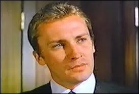 '' ...Ces êtres étranges venus d'une autre planète. Leur destination : la Terre. Leur but : en faire leur univers. David Vincent les a vus.'' 
Cette phrase est omniprésente au début de...