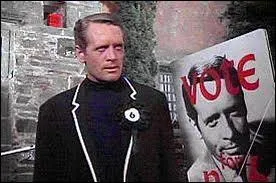Dans ''Le Prisonnier'' , Patrick McGoohan faisait partie des détenus d'un étrange village. Il criait parfois : ''Je ne suis pas un numéro ! ... Je suis un homme libre ! '' 
Quel numéro portait-il ?