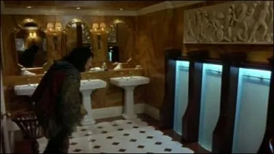 Quelle est l'odeur de la   petite roue  , qui provient de la   fontaine magique   ?