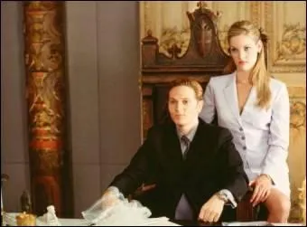 Comment s'appelle le personnage masculin sur cette photo ?