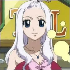 Qui est cette magicienne servante au bar de la guilde Fairy Tail, aussi magicienne ?