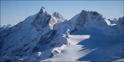Il culmine  3809 m, tout prs de la Meije. Le Rteau est un sommet...