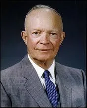 Prsident des USA, il fut le premier  dnoncer dans un discours rest clbre la drive de son pays, aux prises avec le complexe militaro-industriel. Surnomm Ike, c'est ?