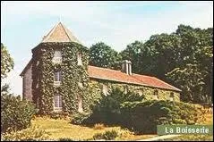 Colombey les 2 glises rendue clbre par la demeure qui fut celle du Gnral de Gaulle, il s'agit de :