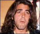 Eh oui, la mode volue ! Qui est la star sous cette opulente chevelure ?