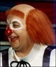 Quel comdien se cache sous les traits de ce clown ?
