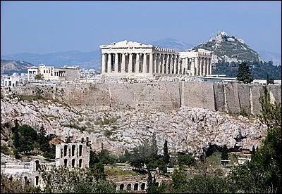 Dans quelle capitale peut-on visiter l'Acropole et le Parthénon ?