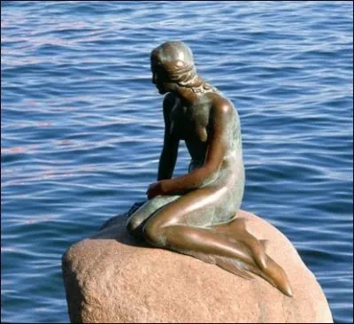 Dans quel pays peut-on admirer cette statue mondialement connue représentant la Petite Sirène ?