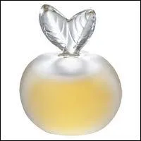 De quel parfum inoubliable cr en 1952, le flacon Nina puise-t-il son inspiration ?