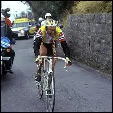 Quelle clbre monte se trouve  6 kilomtres de l'arrive de la classique cycliste Milan-San Remo se courant aujourd'hui ?