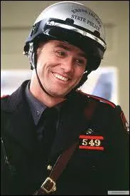 Ce policier psychopathe est...