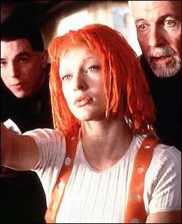 En 1997, elle tient son premier grand rle dans  Le 5e lment  o elle incarne Leeloo ! Comment explique-t-elle  Korben Dallas sa chute dans le taxi ?