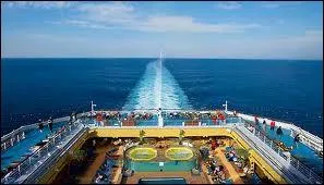 Qui tombe  l'eau lors de son voyage de noces sur un paquebot, et finit avec son nouveau mari sur une le dserte ?