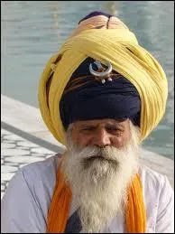 Cette personne est un habitant des Indes. Sous son turban ses cheveux sont trs longs, car sa religion interdit de les couper. Quelle est-elle ?