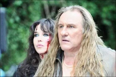 Il a dj eu les cheveux longs dans les rles classiques qu'il a tenus. Mais ici, dans ce film rcent, il n'est qu'un simple quidam. Quel est ce film ?