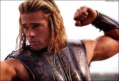 Gros bras et cheveux longs, c'est encore Brad Pitt dans Troie, un film dans lequel il est Achille. Ce guerrier n'est vulnrable qu' son talon, pour quelle raison ?