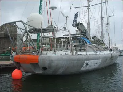Ce bateau a pass deux ans sur les ocans du globe pour tudier les cosystmes planctoniques, son nom c'est...