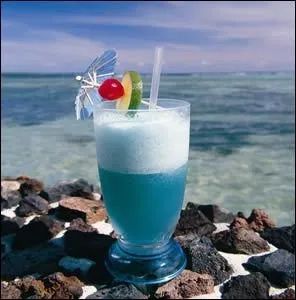 Le blue-balalaka est un cocktail comprenant...