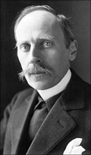 Je fus prix Nobel de littrature en 1915, je suis...