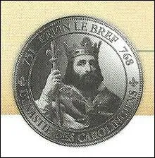 Pépin le Bref appartenait à quelle dynastie des rois de France ?