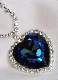 Comment s'appelle le collier de Rose ?