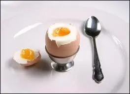 Quel est cette faon de manger un oeuf ?