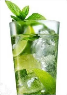 Culture en M. Cocktail au rhum, eau gazeuse, feuille de menthe et ciron vert. A consommer avec modration.