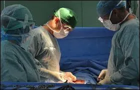 Comment appelle-t-on ces personnes qui nous oprent ?