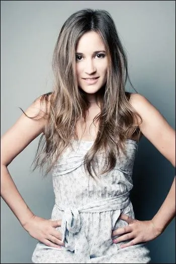 De quelle couleur est la premire robe porte par  Nannerl  ?