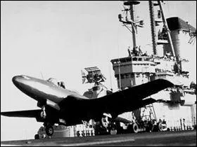 Il est le premier avion  raction US pouvant oprer d'un porte-avions :