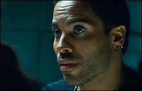 Comment s'appelle le styliste de Katniss ?