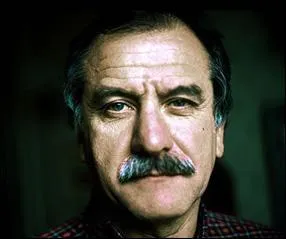 Quelle est son identit ?