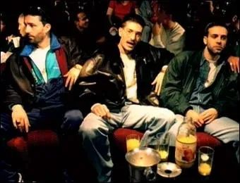 De cet album est sorti l'un de leur titre les plus connus :   Je danse le...