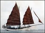 Jonque malaise traditionnellement construite  Terengganu. On l'appelle :