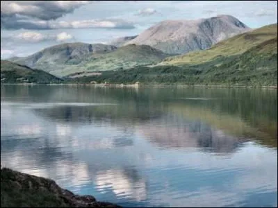 C'est en Ecosse que se trouve le plus haut sommet du Royaume-Uni. Dans les Highlands, il culmine  1344 m. C'est le...