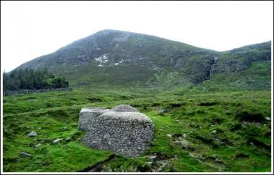 En Irlande du Nord c'est le Slieve Donard qui est le sommet le plus lev avec 850 m (ou 848 selon les sources). Il fait partie des montagnes de Mourne situes...