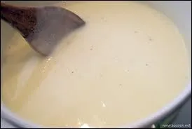 Quel est le nom de cette sauce  base de bchamel et de jus de volaille ou de gele de veau ?