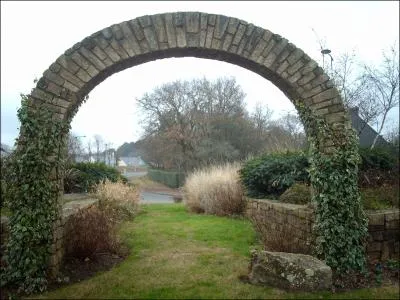 Il y a eu quatre films raliss sur mes aventures, le premier volet s'intitule : ( Mon nom) et les aventuriers de...