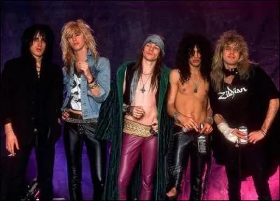  Ne me dis plus va-t-en, ne me repousse plus, tes 16 ans te font pter plus haut que ton cul. Papa Ronsard l'a dit, Queneau te l'a redit, viens mignonne...  . Quel est le prnom de cette mignonne ?