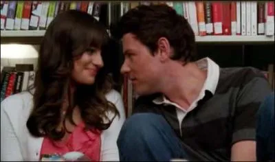 Dans la saison 2, quand Finn et Rachel se remettent-ils ensemble ?