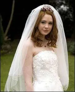 Amy Pond a...