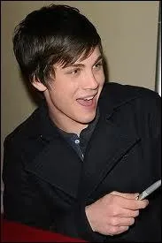 Aprs le baiser de Rachel, Beckendorf a dit  Percy :  Je suppose que tu ne veut pas que je parle de cette petite scne  Annabeth . Que rponds Percy ?