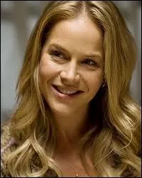 A la fin de la saison 4, Dexter retrouve sa femme sauvagement assassine...