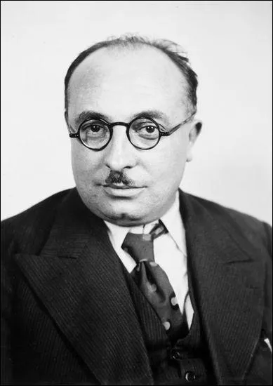 Quelle est son identit ?