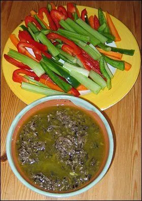 Quel est ce plat de petits lgumes crus accompagns de la sauce du mme nom ?