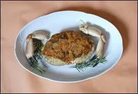 Le txangurro est une spcialit des Pyrnes atlantiques, c'est une araigne de mer farcie. Quels ingrdients composent sa farce ?