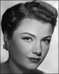 Parmi son impressionnante filmographie, elle joua avec Yul Brynner dans  Les dix commandements  en 1956...