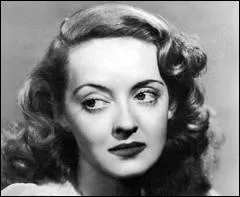 En 1962, sa carrire connaissant un coup de mou, cette forte tte fit paratre une annonce de recherche d'emploi dans le cinma, mettant en avant ses 30 ans d'exprience...