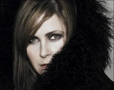 Sur cette photo vous voyez la chanteuse Alison Moyet ! mais dans les annes 80 de quel groupe lectro faisait-elle partie ?