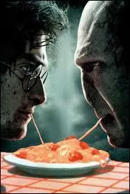 Dur combat entre Voldemort et Harry Potter. Dans quel film de Disney, retrouvons-nous cette mme scne mais d'une faon plus romantique ?